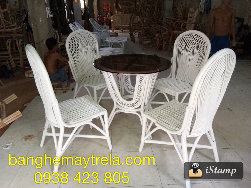 
								Bàn ghế ăn mây MA213