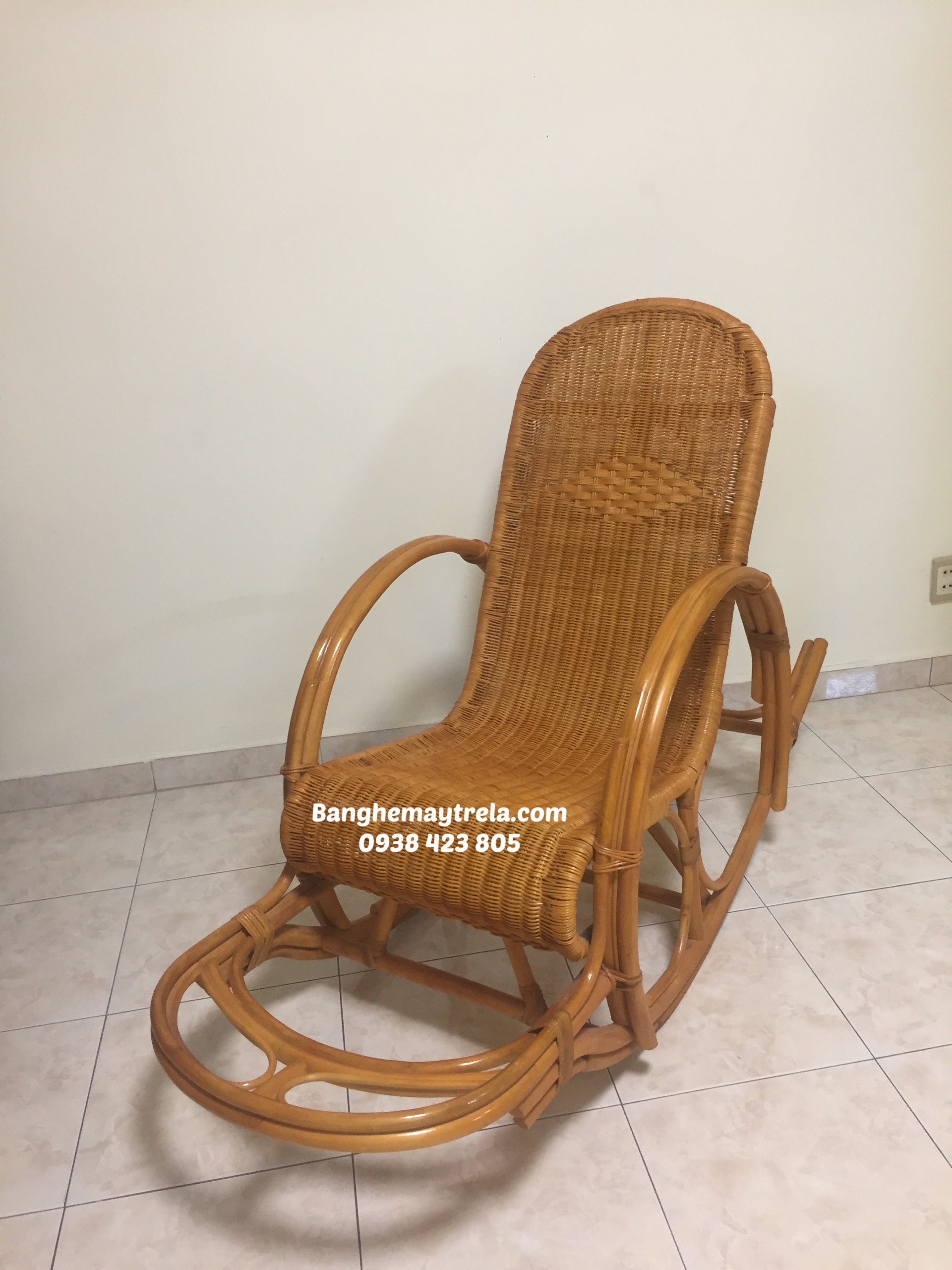 
								Ghế mây bập bênh đan kín MA206